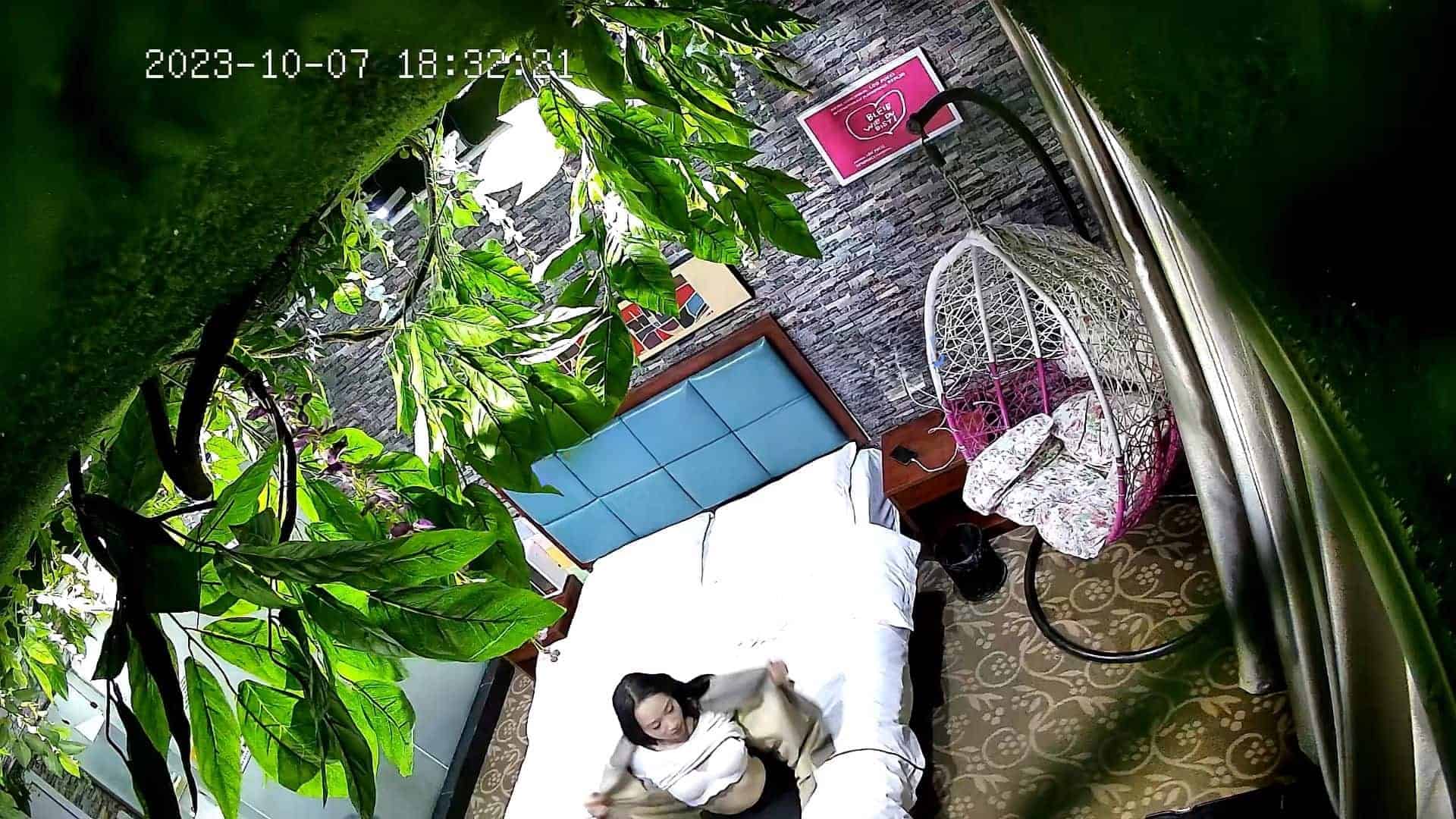 酒店偷拍套套破了给男友口最后还是被再次插入了12.68G