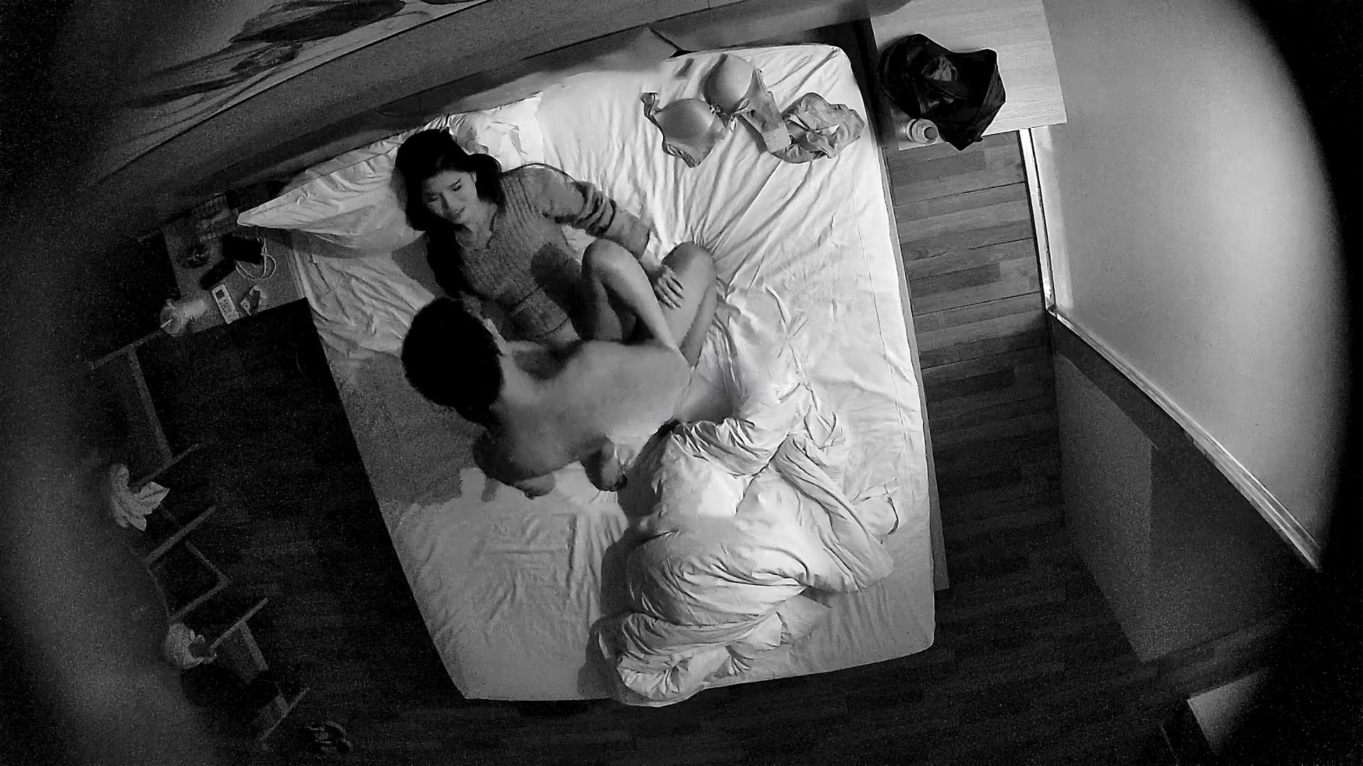 酒店实录-禁欲温柔脸魔鬼身材女被男友扒衣服狂草1.63G