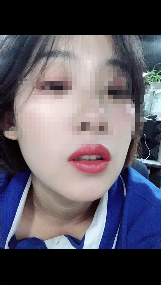 迷玩93年少妇炮友 死猪呼噜震天 翻眼 自由落体 玩脚17V/24P/1.1G